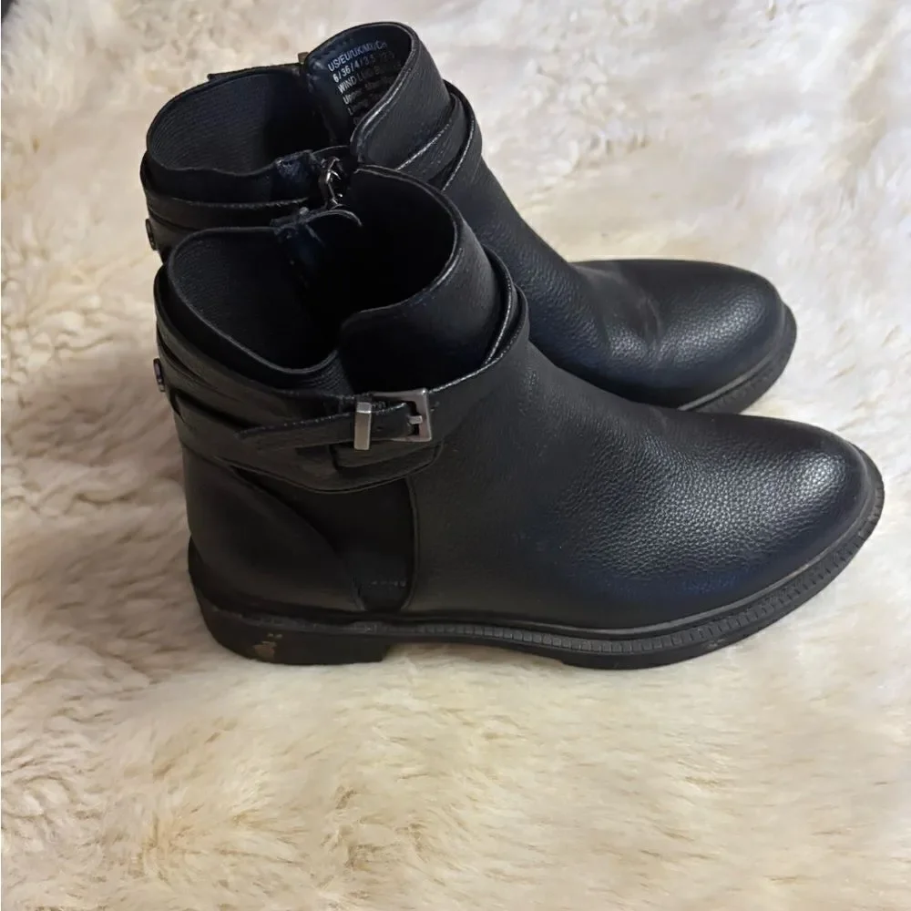 Kenneth Cole Reaction Womens Wind Lug Buckle Leather Booties size 6